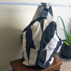 Naomi Newman black and white linen bag